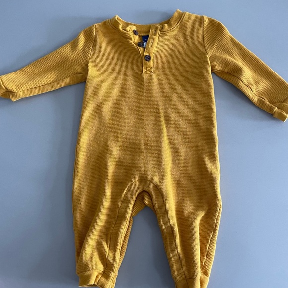 Lot - Old Navy Baby boy size 6-12 - Picture 4 of 4